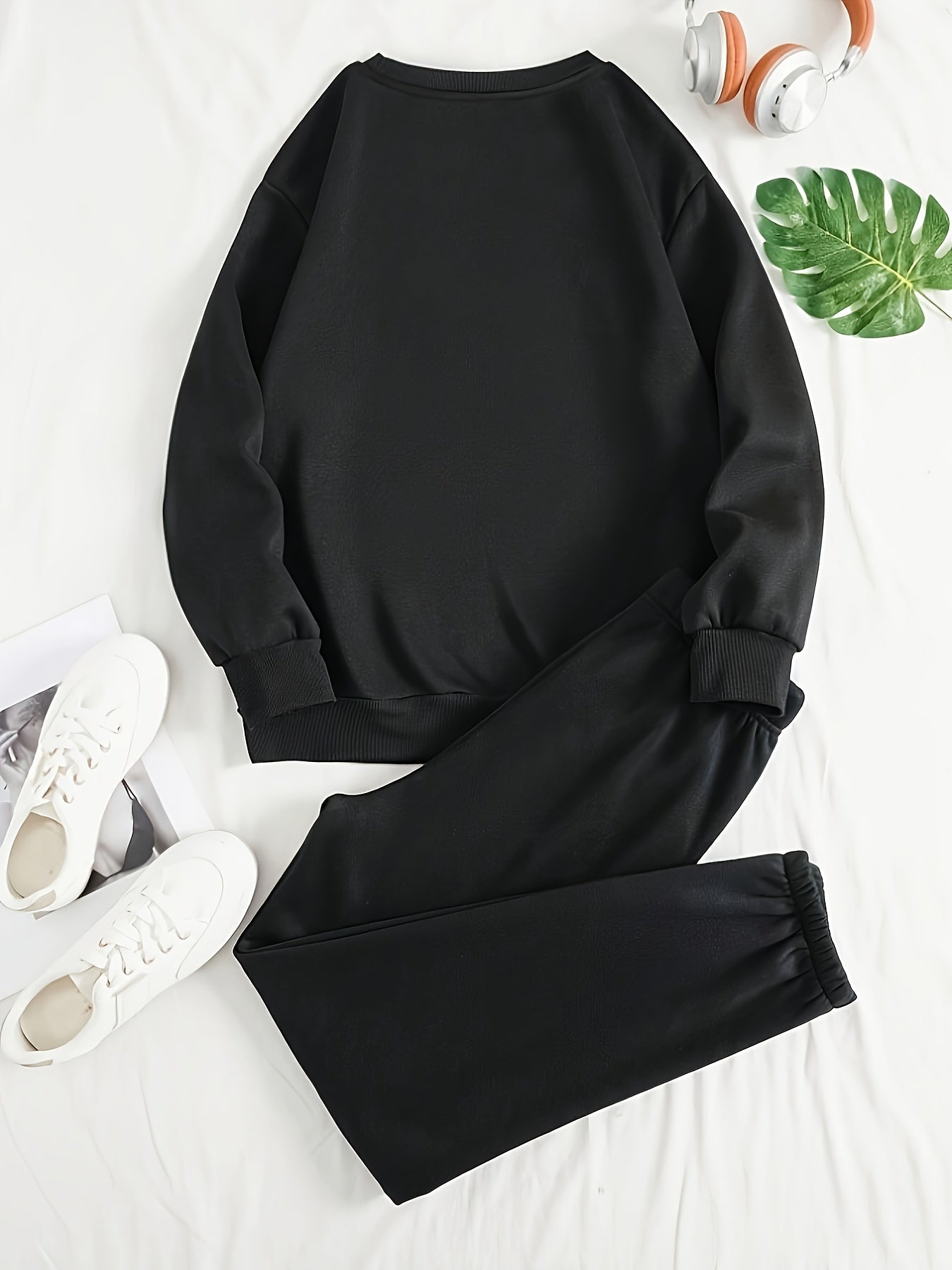 Casual Chic Bear Print Pantsuit Set - Women's Comfy Crew Neck Long Sleeve Sweatshirt and Slim Fit Sweatpants for Spring and Fall - Soft, Breathable, and Cozy Clothing for Everyday Wear