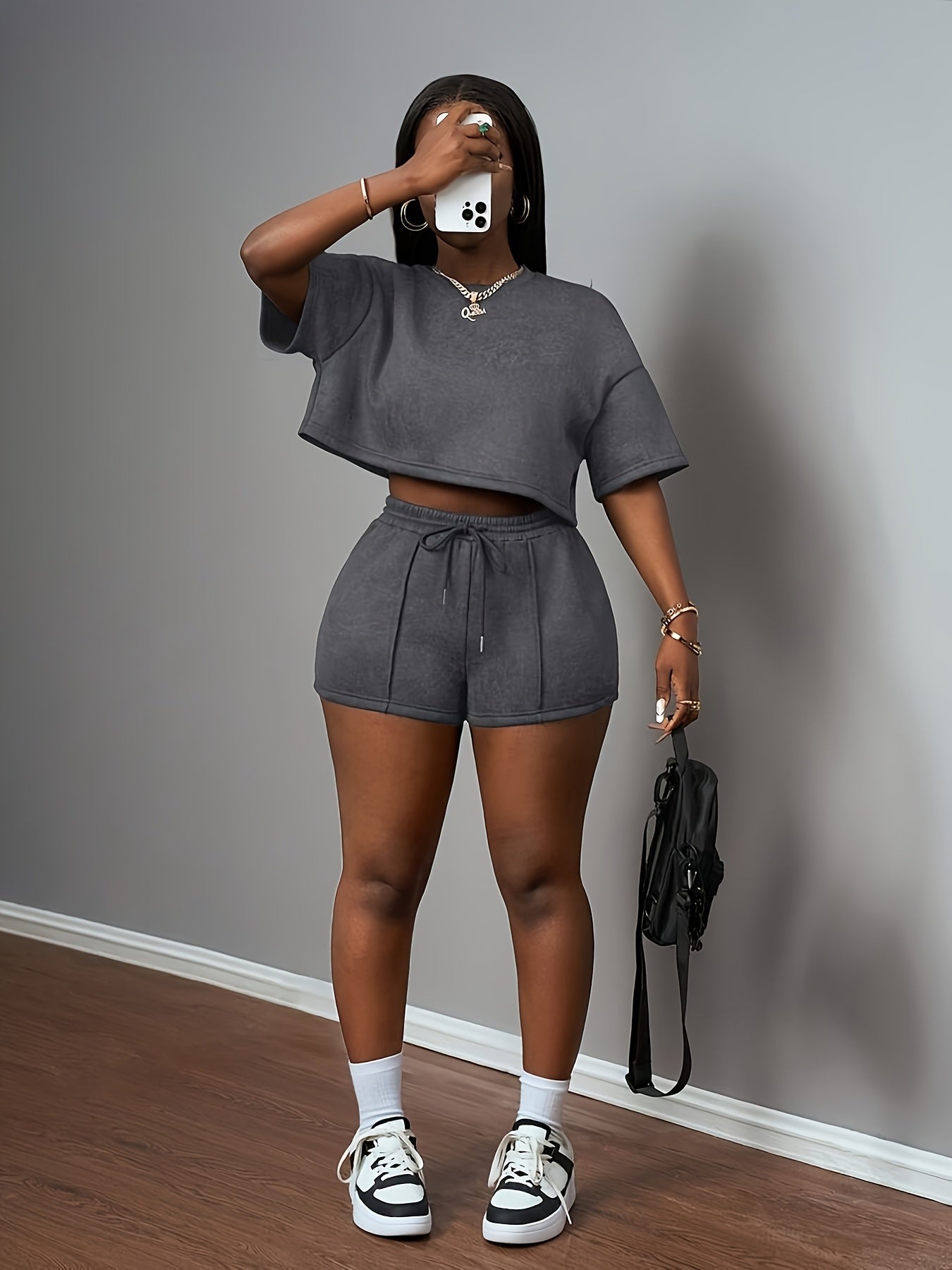 Women'S Casual Street Style Snowflake Fabric Round Neck Short Sleeve T-Shirt And Shorts Set, Elegant Solid Color, Spring/Fall, with Drawstring Detail.