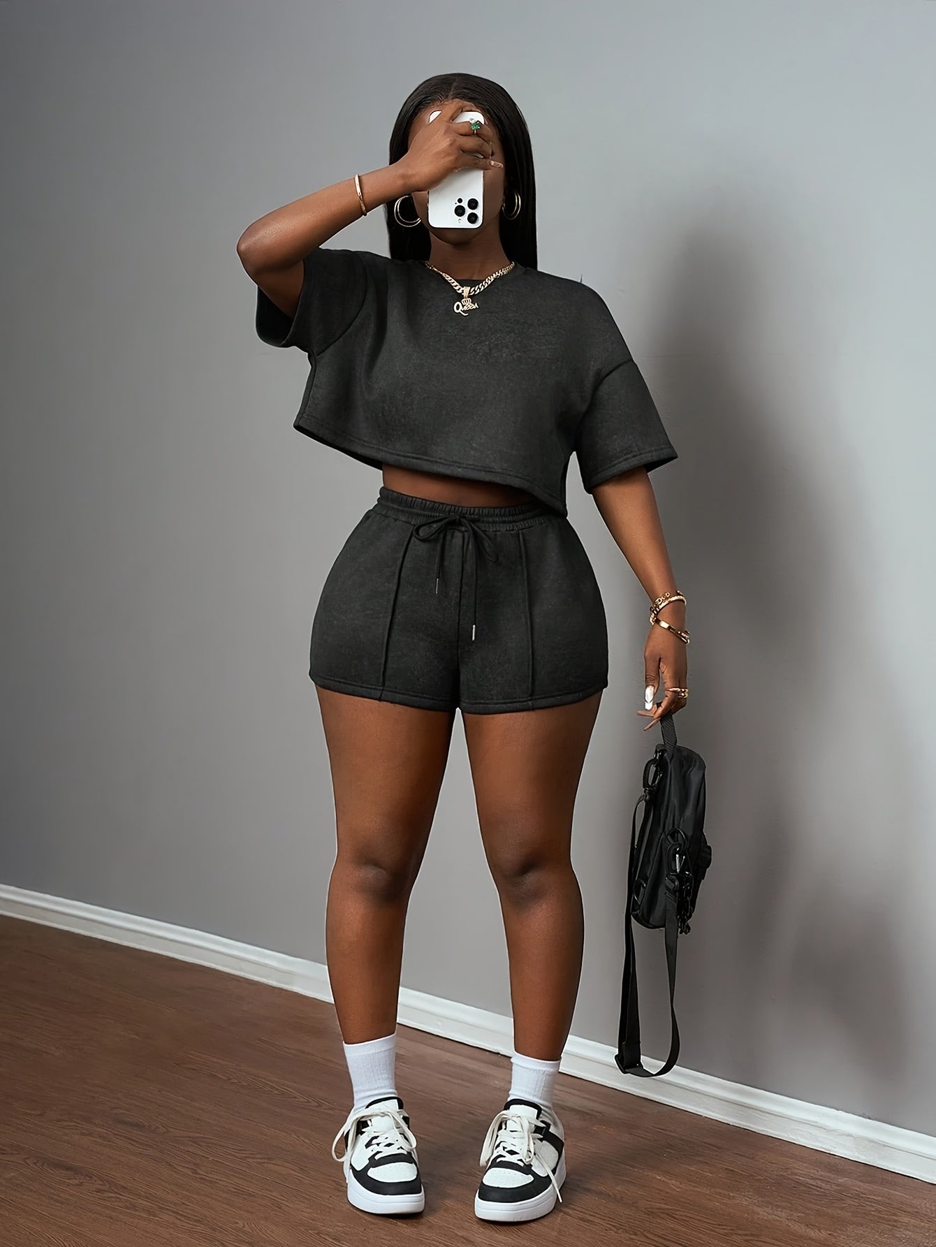 Women'S Casual Street Style Snowflake Fabric Round Neck Short Sleeve T-Shirt And Shorts Set, Elegant Solid Color, Spring/Fall, with Drawstring Detail.