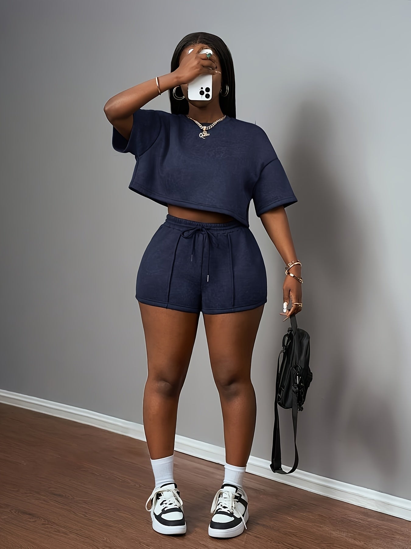 Women'S Casual Street Style Snowflake Fabric Round Neck Short Sleeve T-Shirt And Shorts Set, Elegant Solid Color, Spring/Fall, with Drawstring Detail.